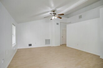 1127 Yale St in Houston, TX - Building Photo - Building Photo