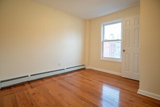 30 Elm St, Unit 3 in Newark, NJ - Building Photo - Building Photo