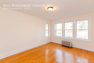 3055 W Argyle St in Chicago, IL - Building Photo - Building Photo