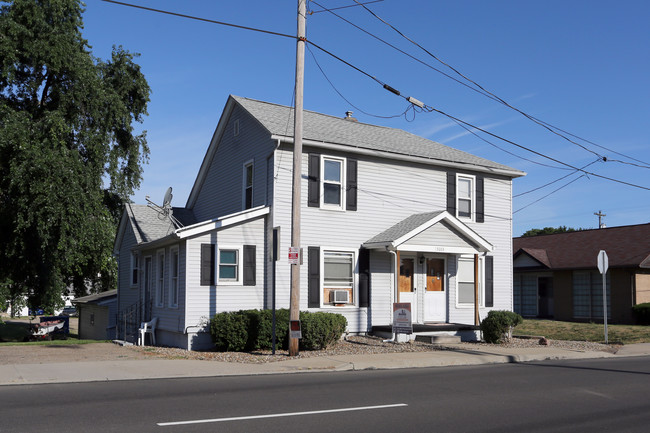 13003 Cleveland Ave NW in Uniontown, OH - Foto de edificio - Building Photo