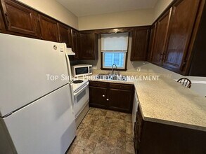 6401 Lincoln Ave in Windsor Heights, IA - Building Photo - Building Photo