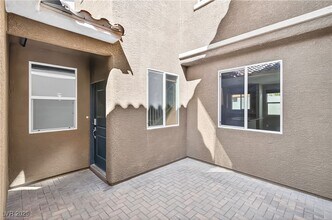 6906 Sunrise Crest Dr in Las Vegas, NV - Building Photo - Building Photo