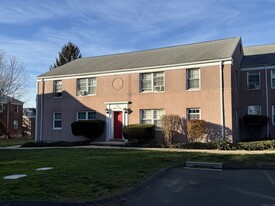1084 E Main St in Stamford, CT - Building Photo