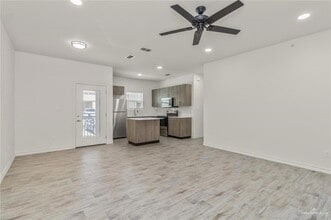 900 E Redbud Ave, Unit 22A4 in McAllen, TX - Building Photo - Building Photo