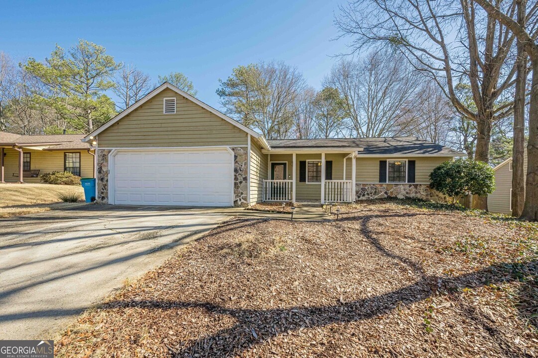 2491 Redfield Dr in Norcross, GA - Building Photo