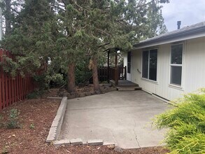 2515 NE Lavender Way in Bend, OR - Building Photo - Building Photo