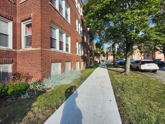 416 E 110th St in Chicago, IL - Building Photo - Building Photo