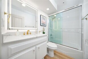 67 Sea Island Dr in Newport Beach, CA - Building Photo