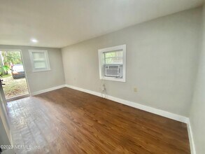 2022 Dellwood Ave-Unit -5 in Jacksonville, FL - Foto de edificio - Building Photo