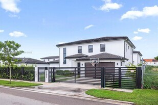 10940 SW 180th St in Miami, FL - Building Photo