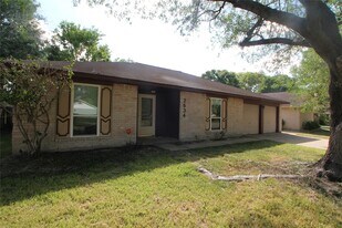 2634 Heritage Colony Dr in Webster, TX - Building Photo