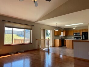 921 Tony Dr in Madison, WI - Building Photo - Building Photo