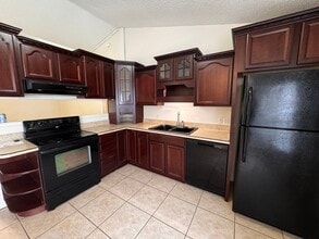 1077 Shady Hollow Dr in DeLand, FL - Building Photo - Building Photo