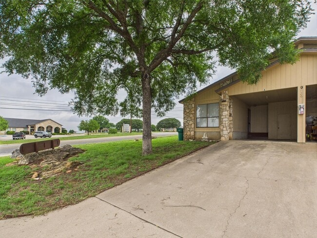 913 Mayfield Dr in Marble Falls, TX - Building Photo - Building Photo