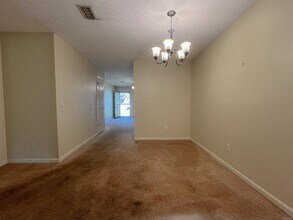 8325 Grand Oaks Ct in Montgomery, AL - Foto de edificio - Building Photo