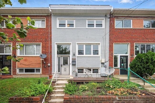 property at 1340 W St NE