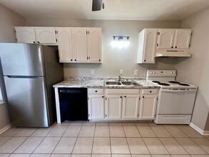 1402 Hicks Rd, Unit C in Jefferson City, TN - Foto de edificio - Building Photo