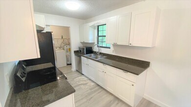 711 Dover St in Tallahassee, FL - Building Photo - Building Photo