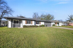 5421 Greenwood Way in North Richland Hills, TX - Building Photo
