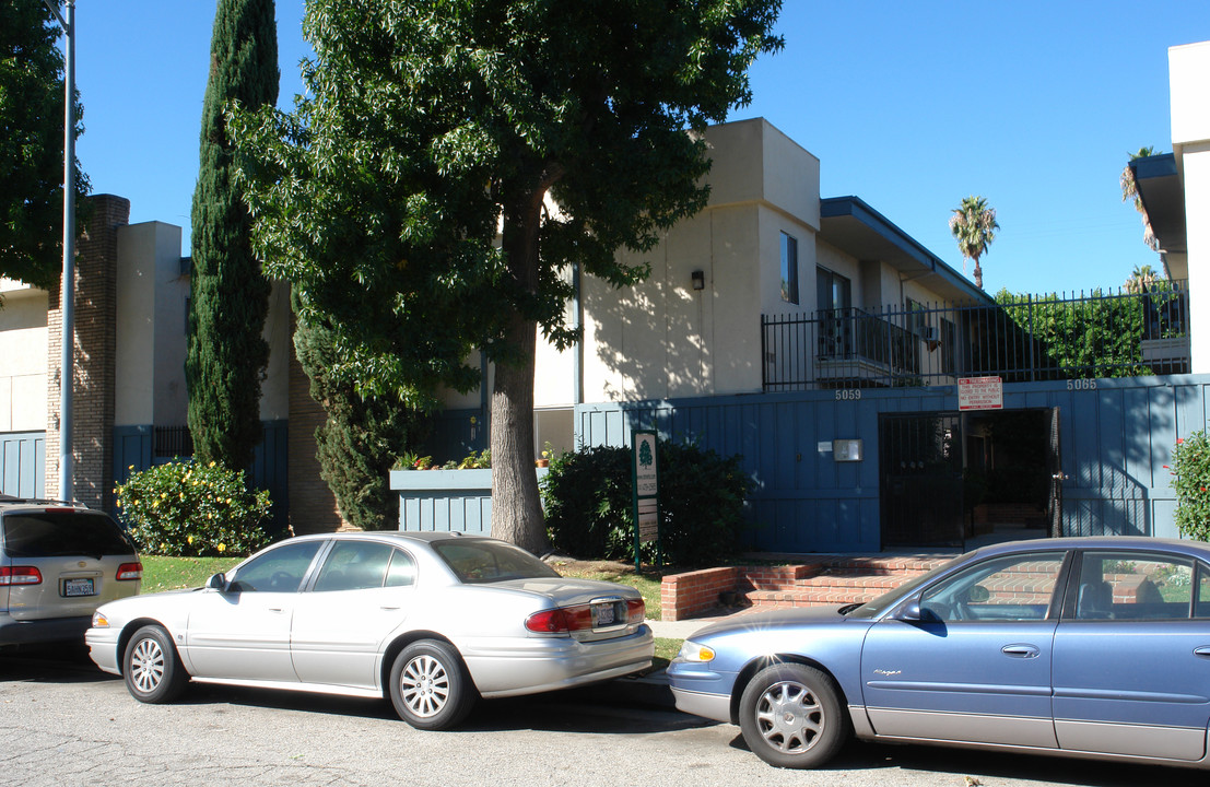 Buffalo Ave. Apartments in Sherman Oaks, CA - Building Photo