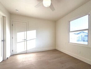 130 W Malvern Ave in Fullerton, CA - Foto de edificio - Building Photo