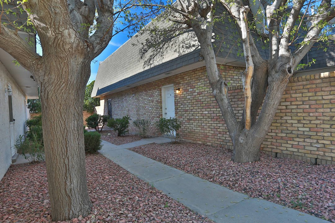 Fairbanks Apartments in El Paso, TX - Building Photo