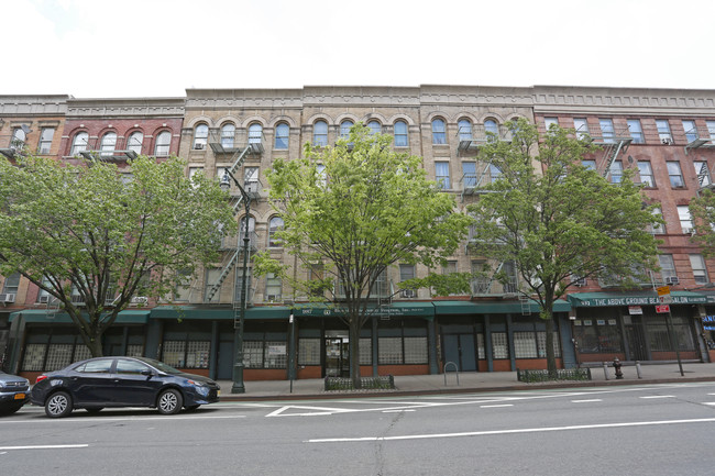 981 Columbus Ave in New York, NY - Foto de edificio - Building Photo