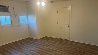 10025 Randolph St in Houston, TX - Building Photo