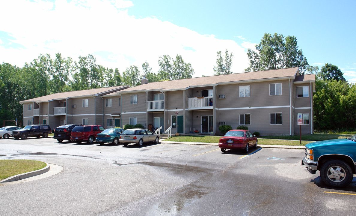 Mapleview Apartments in St. Johns, MI - Foto de edificio