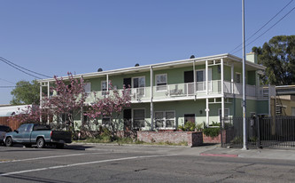 825 San Leandro Blvd Apartments