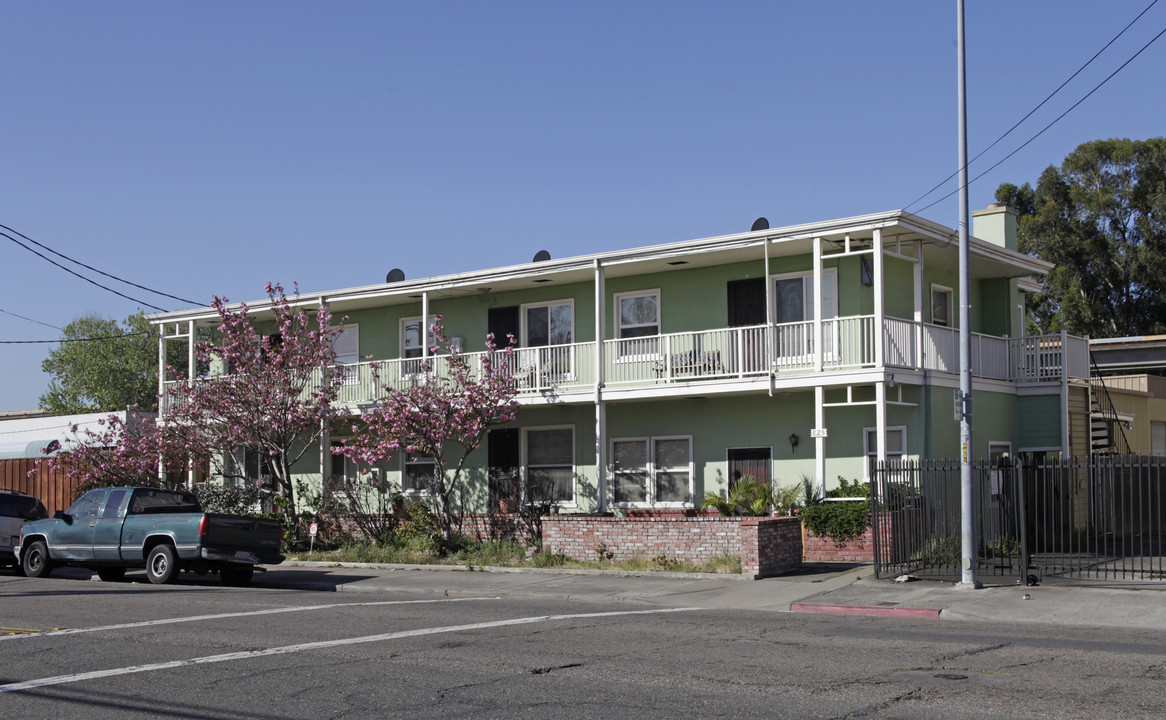 825 San Leandro Blvd in San Leandro, CA - Building Photo