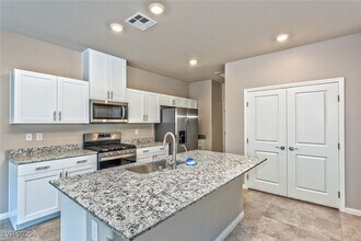 7850 W Shelbourne Ave in Las Vegas, NV - Building Photo - Building Photo