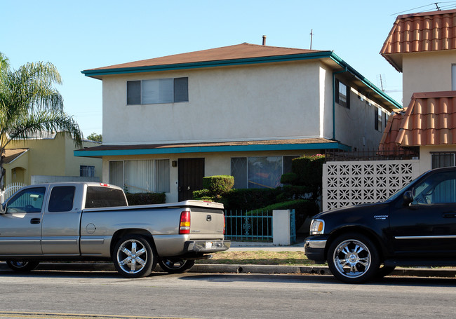 559 Hyde Park Pl in Inglewood, CA - Foto de edificio - Building Photo