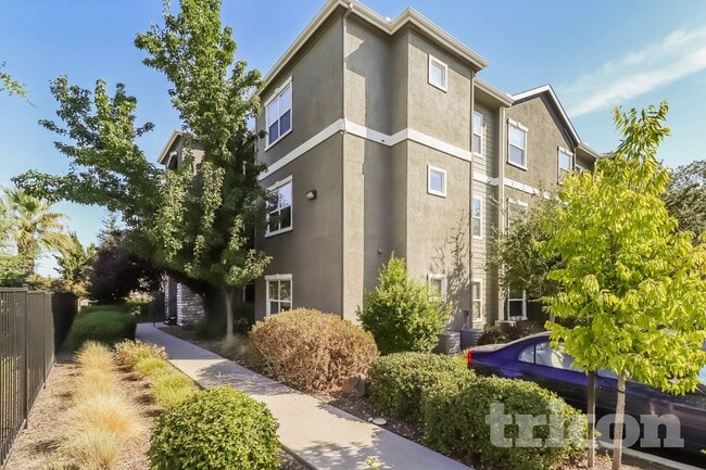 8434 Walerga Rd in Antelope, CA - Building Photo - Building Photo