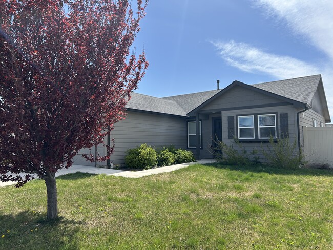 5514 Junegrass Way in Caldwell, ID - Building Photo - Building Photo