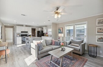 15930 S Flores St in San Antonio, TX - Building Photo - Building Photo