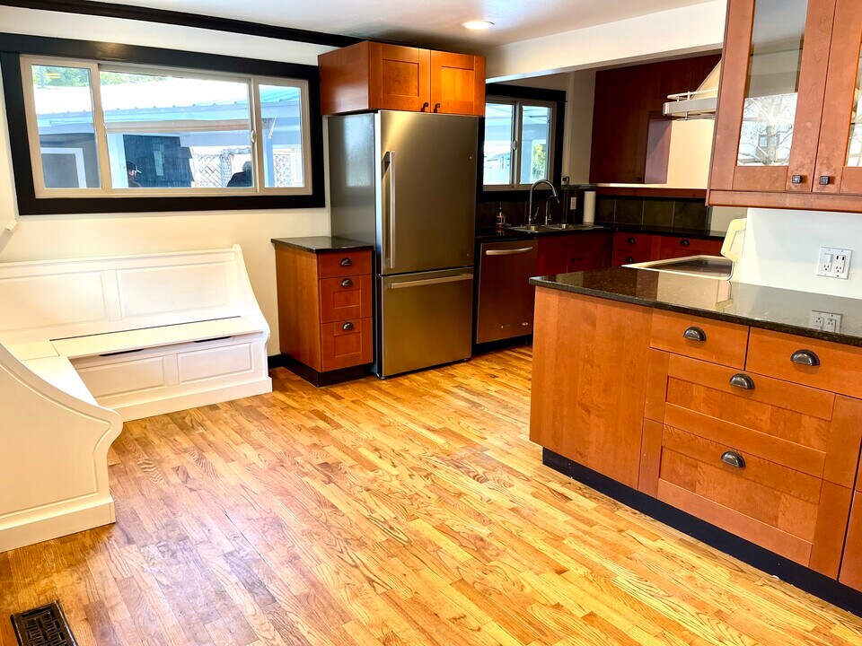 102 Joseph St in Leavenworth, WA - Building Photo