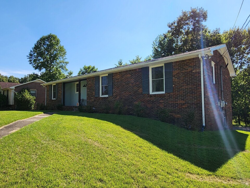 415 Christopher Dr in Clarksville, TN - Building Photo
