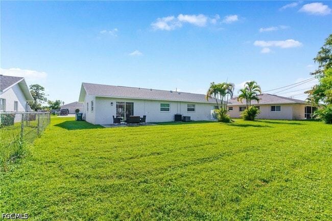1722 SW Santa Barbara Pl in Cape Coral, FL - Building Photo - Building Photo