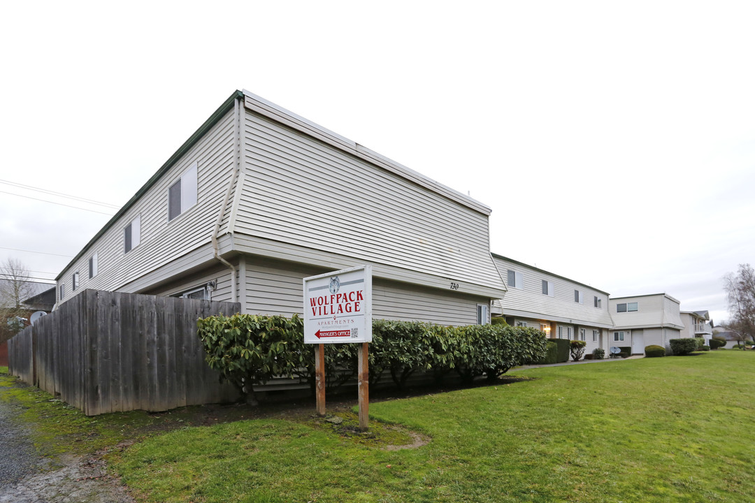 Wolfpack Village Apartments in Monmouth, OR - Foto de edificio