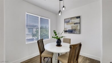 721 Peachy Canyon Cir in Las Vegas, NV - Building Photo - Building Photo