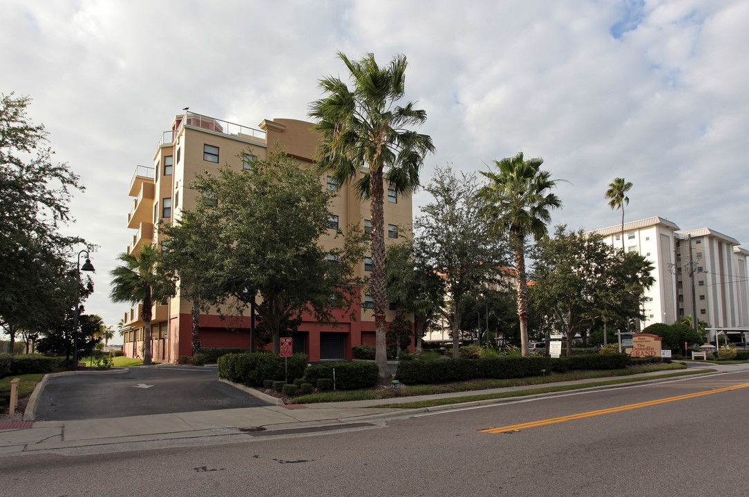 The Dunedin Grand Condominium in Dunedin, FL - Foto de edificio