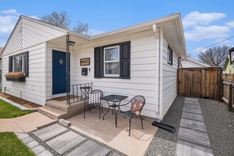 4407 S Logan St in Englewood, CO - Foto de edificio - Building Photo