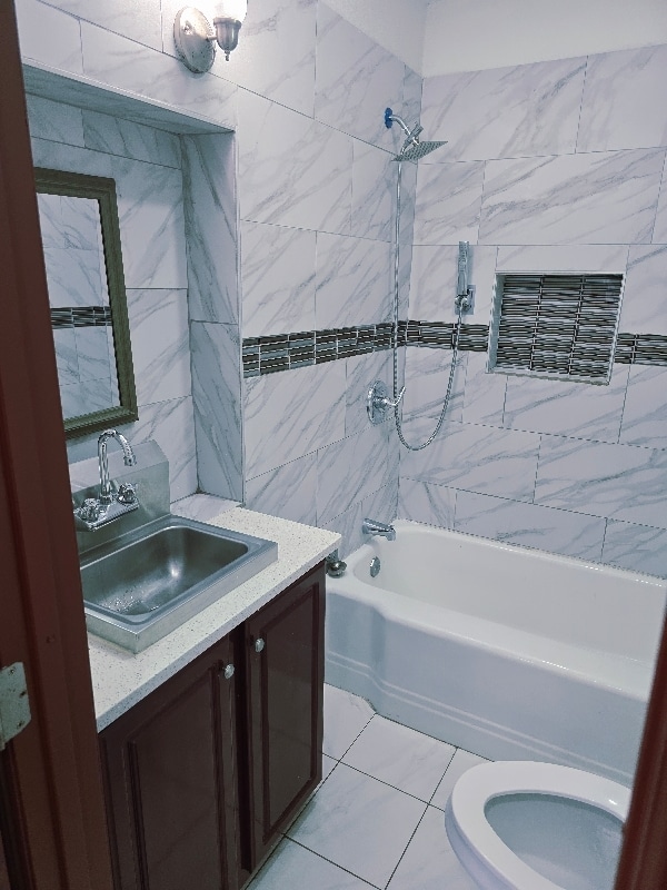 property at 3212 E Henry Ave