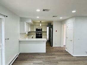 8 Dunning Ave in Framingham, MA - Building Photo - Building Photo