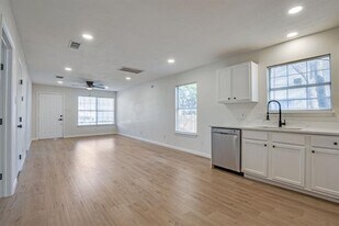 2012 Tennessee Ave in Dallas, TX - Building Photo