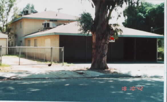 864 Wellwood Ave in Beaumont, CA - Foto de edificio