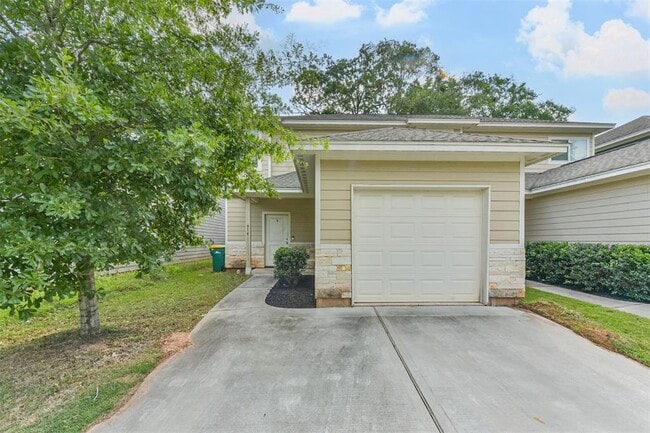 914 Shady Ln in Conroe, TX - Building Photo - Building Photo