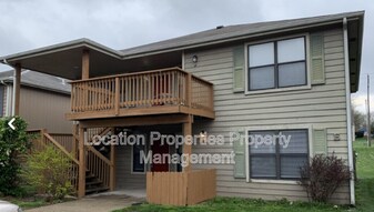 950 Monterey Way in Lawrence, KS - Building Photo