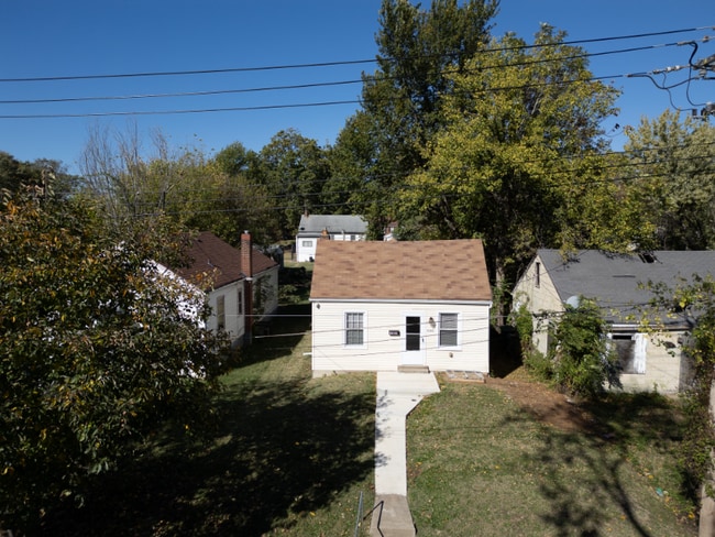 5305 Wilborn Dr in Jennings, MO - Building Photo - Building Photo